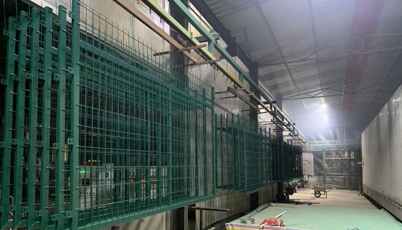 桥梁/桥下防护栅栏 - 用于桥梁安全防护的金属栅栏